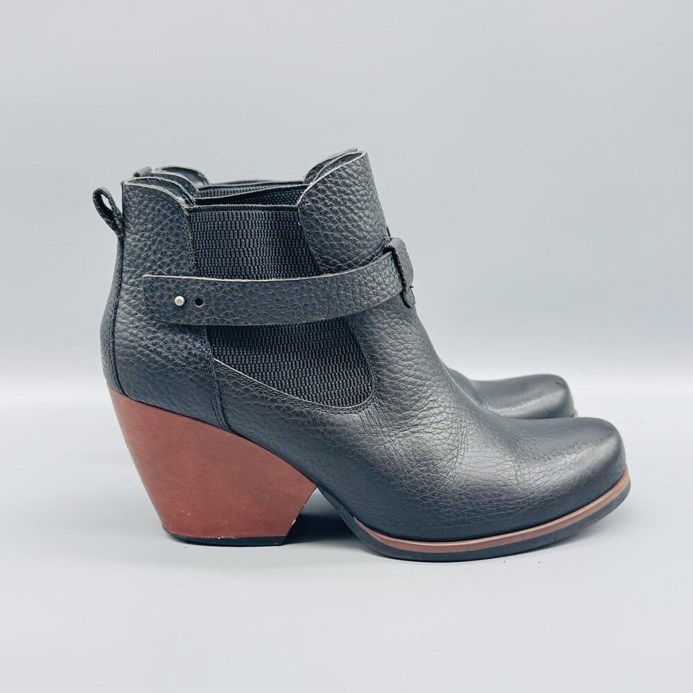 Korks Boots Womens 10 Black Pebbled Leather Ease Ankle Booties Strap Block Heel